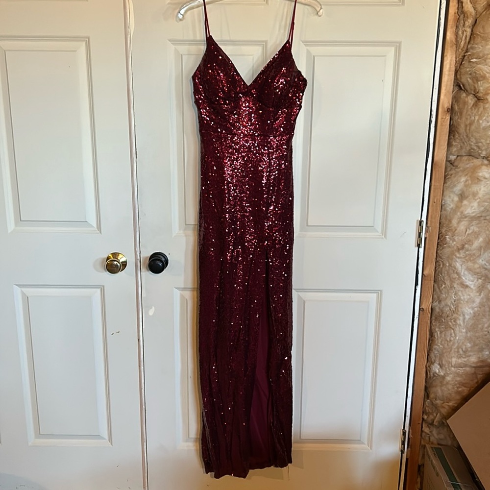 Size 11/12 dark red sequined V neck spaghetti strap long dress with slit